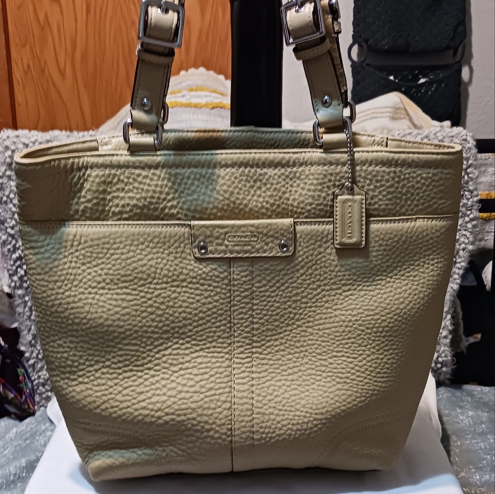 Coach 13089-Hamilton Shoulder By Leather Beige EUC-